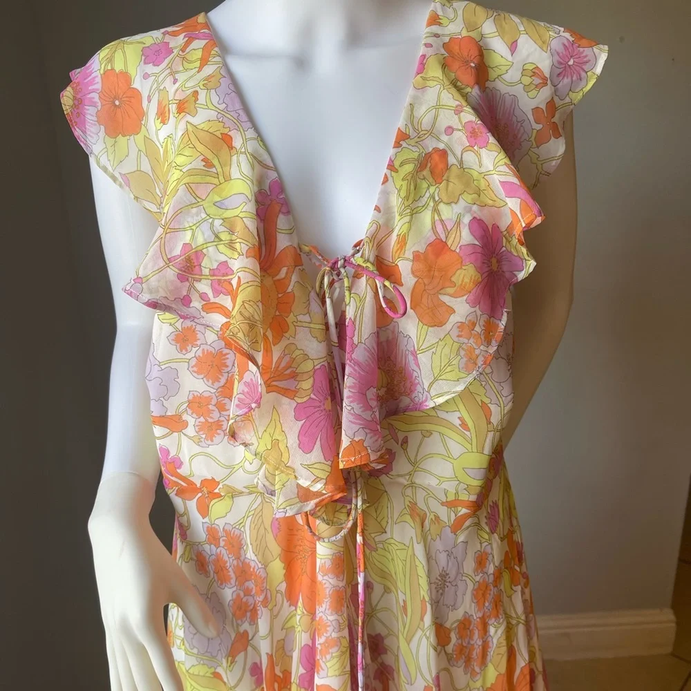 Plus Size Floral Print High-Low Dress Size 3x New with tags Brand is Forever 21